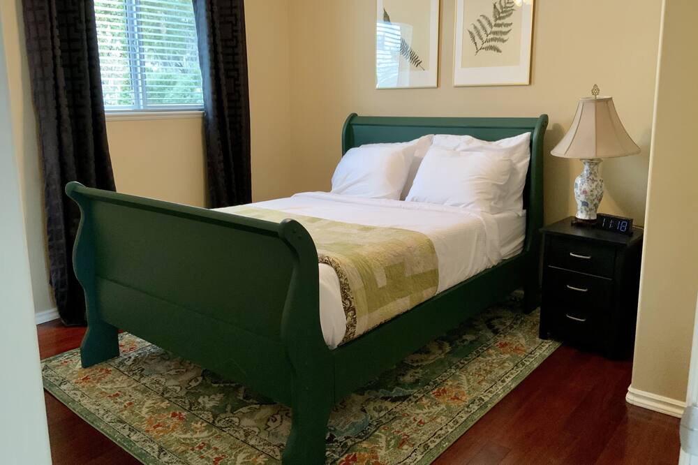 Photo of Bedroom in Okanagan-Similkameen