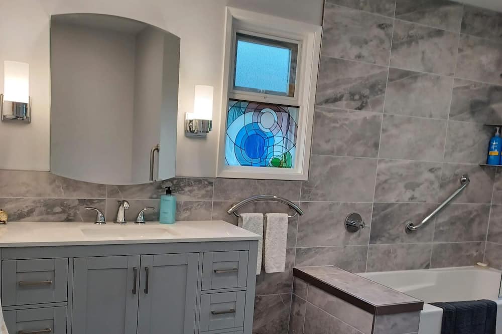 Photo of Bathroom in Sidney