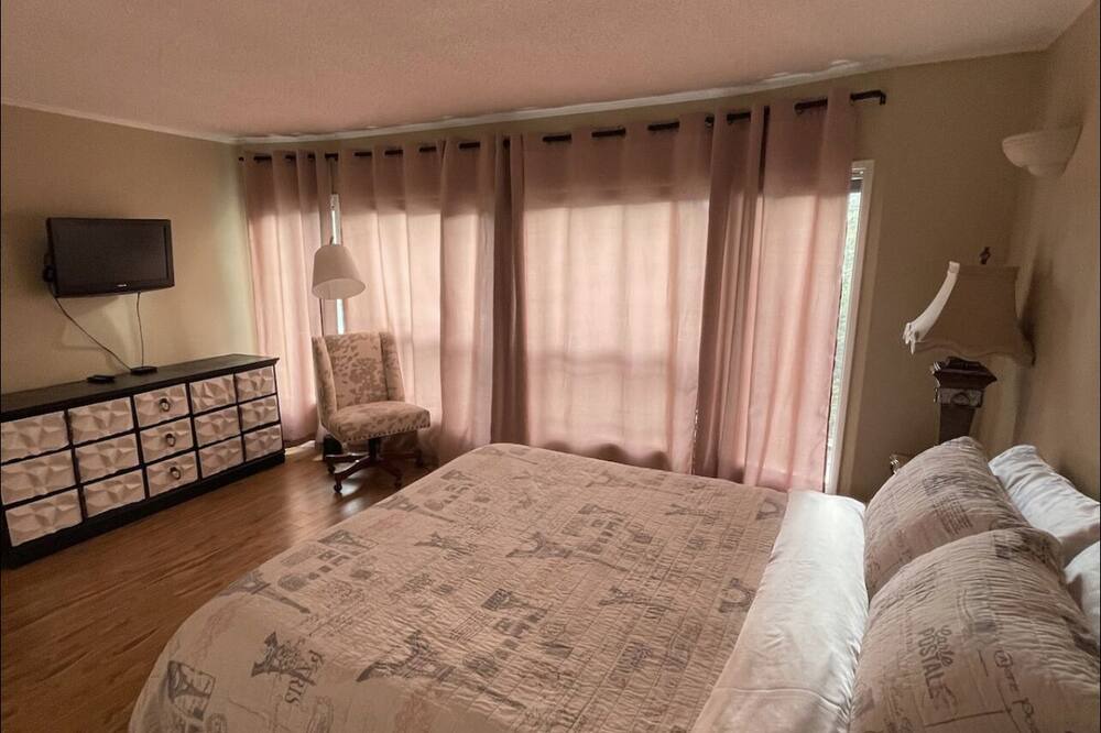 Photo of Bedroom in Anglemont