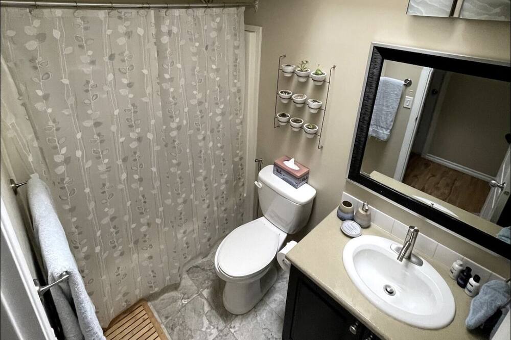 Photo of Bathroom in Anglemont