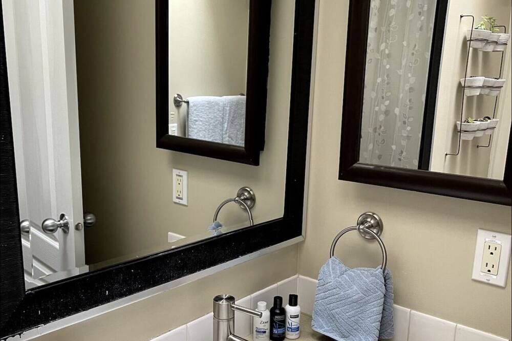 Photo of Bathroom in Anglemont
