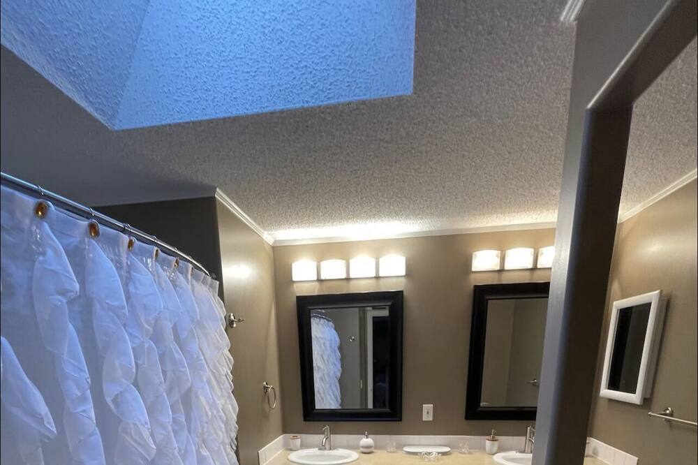 Photo of Bedroom in Anglemont