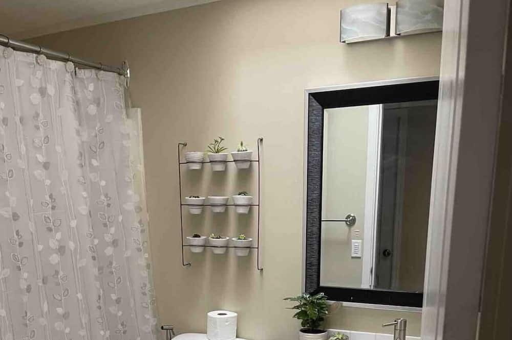 Photo of Bathroom in Anglemont