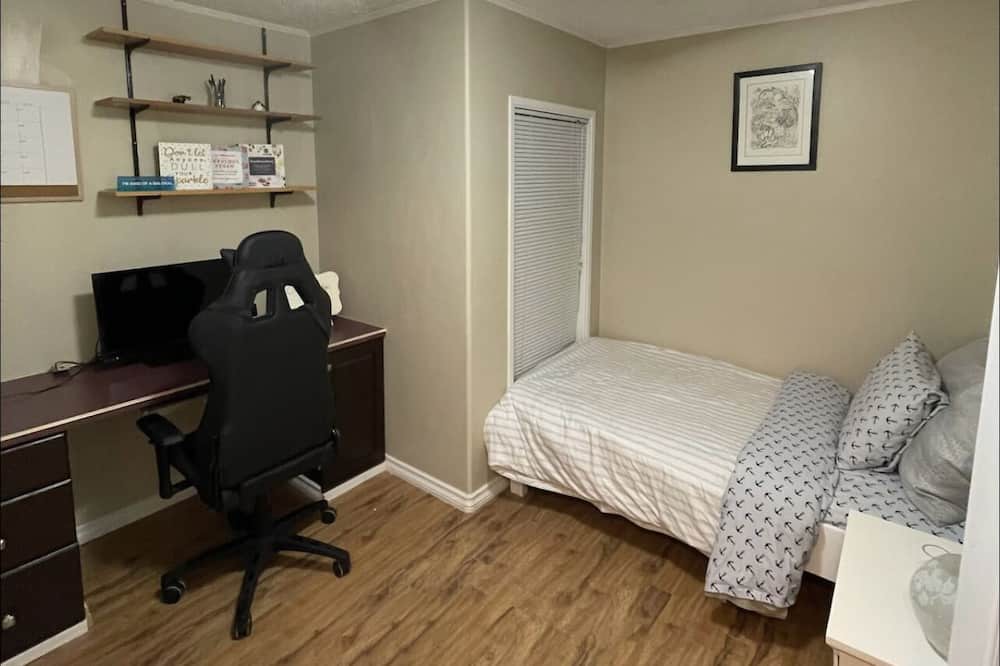 Photo of Bedroom in Anglemont