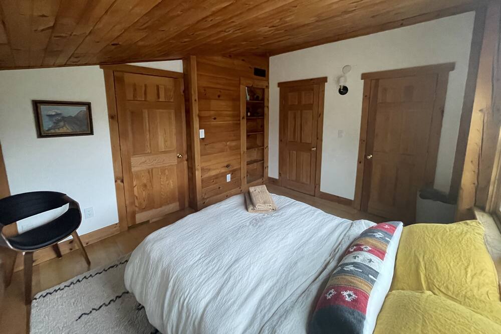 Photo of Bedroom in Lyndon Center