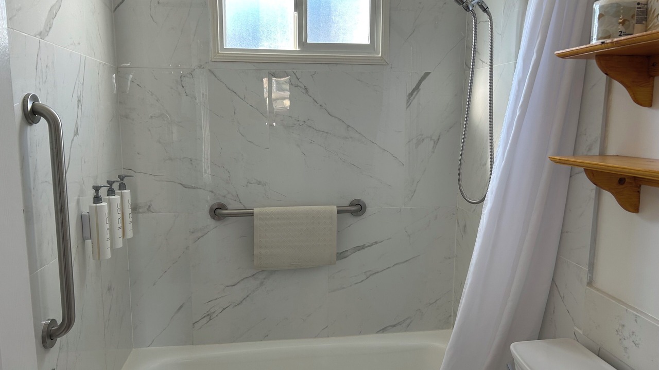 Photo of Bathroom in Okanagan-Similkameen