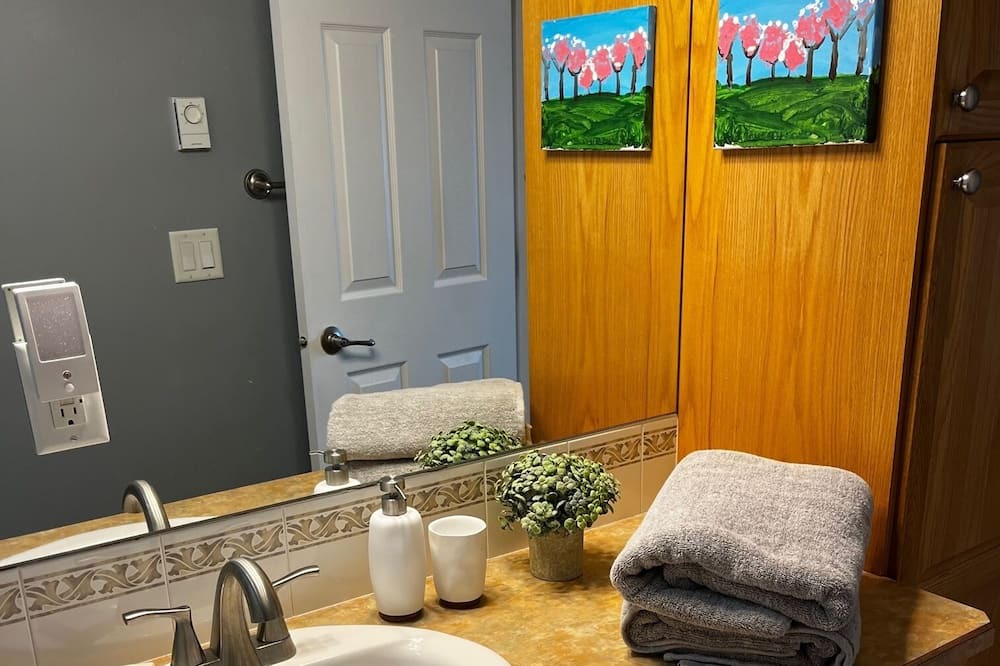 Photo of Bathroom in Okanagan-Similkameen