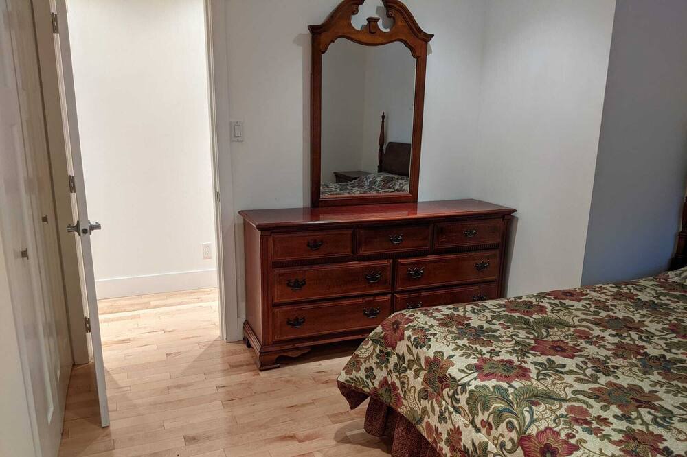 Photo of Bedroom in Crescent Beach