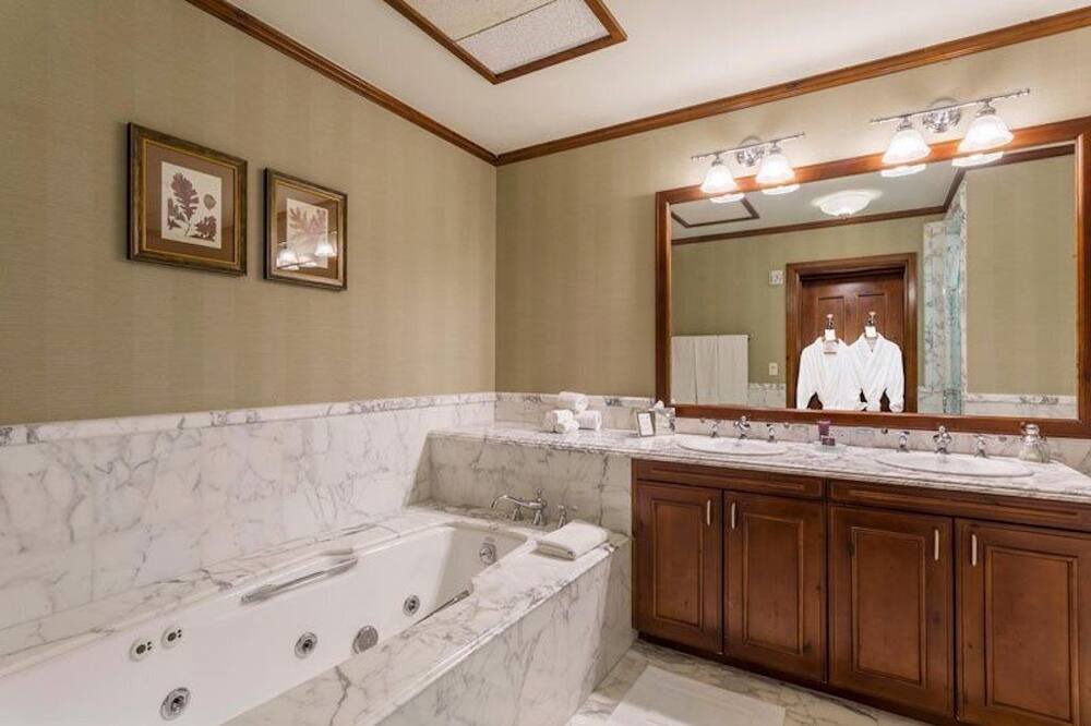 Photo of Bathroom in Aspen