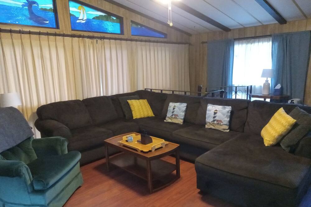 Photo of Livingroom in Anglemont
