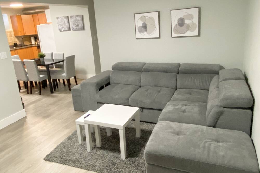 Photo of Livingroom in Saanich West