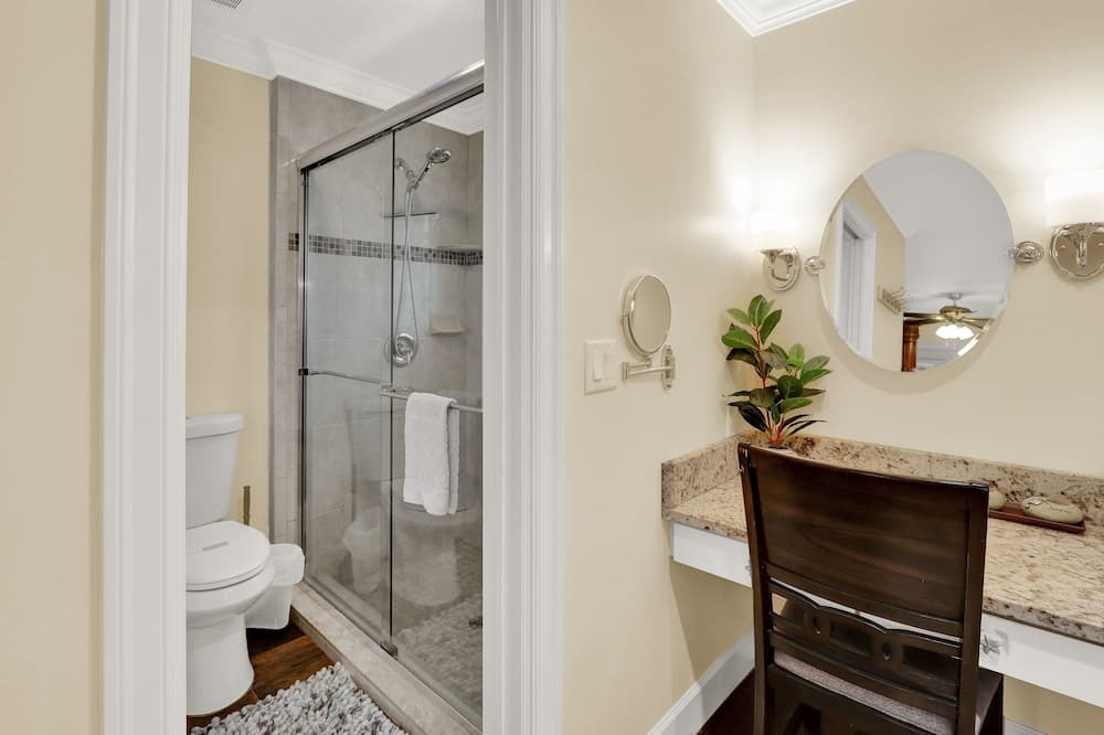 Photo of Bathroom in Paseo