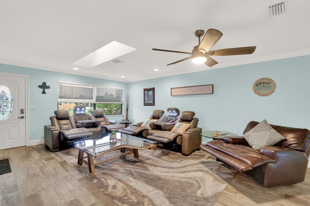 Photo of Livingroom in Paseo