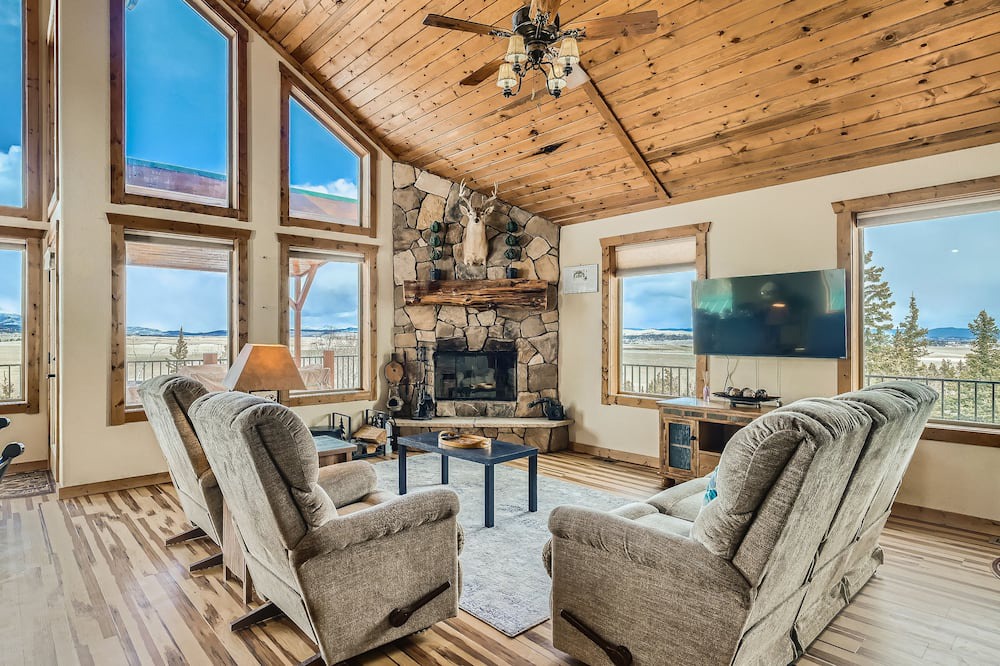 Photo of Livingroom in Warm Springs