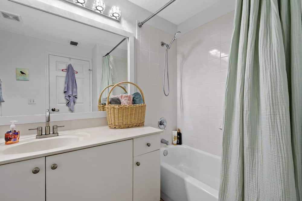 Photo of Bathroom in Abacoa