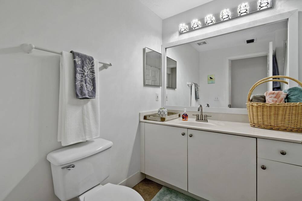 Photo of Bathroom in Abacoa