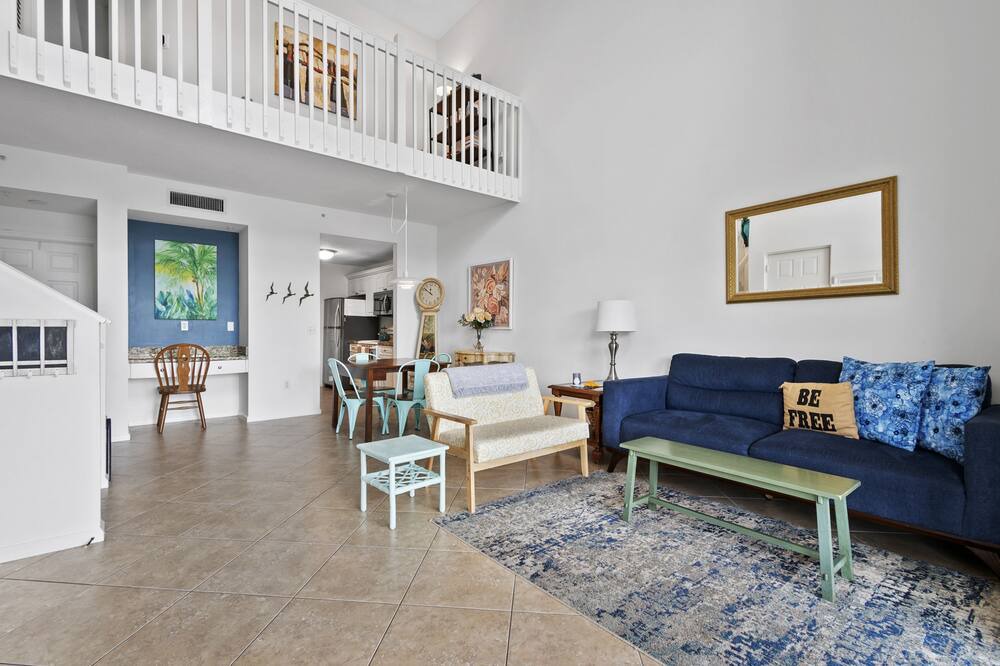Photo of Livingroom in Abacoa