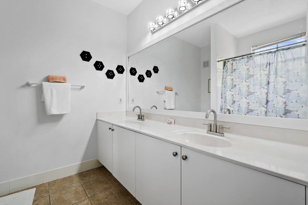 Photo of Bathroom in Abacoa