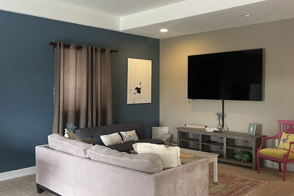 Photo of Bedroom in Castle Pines North