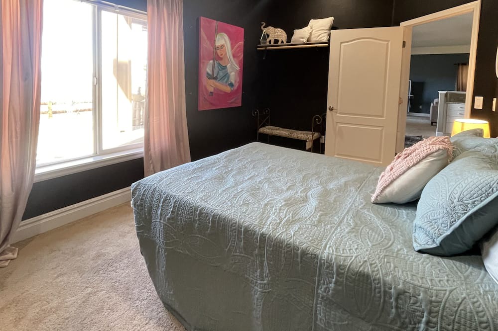Photo of Bedroom in Castle Pines North