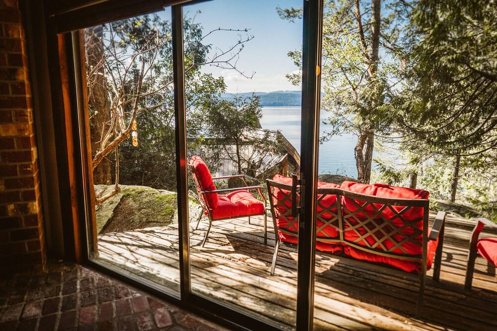 Photo of Patio Balcony in Galiano