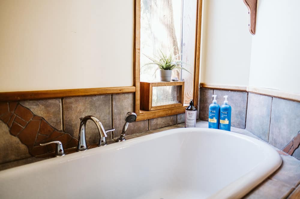 Photo of Bathroom in Galiano