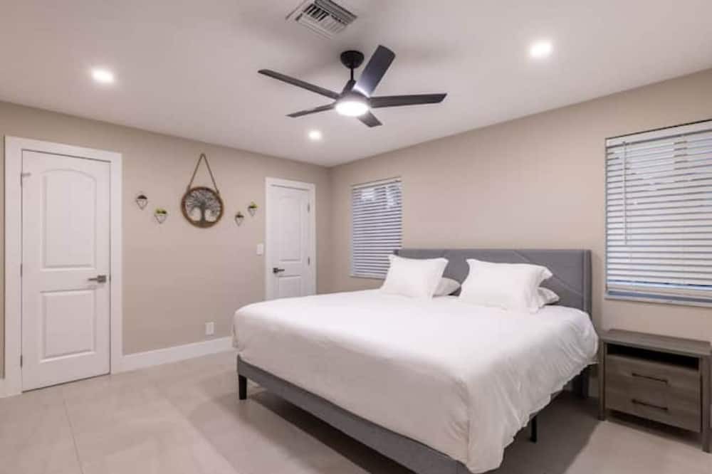 Photo of Bedroom in Garden Isles