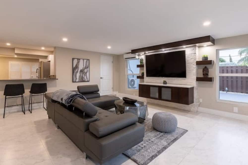 Photo of Livingroom in Garden Isles