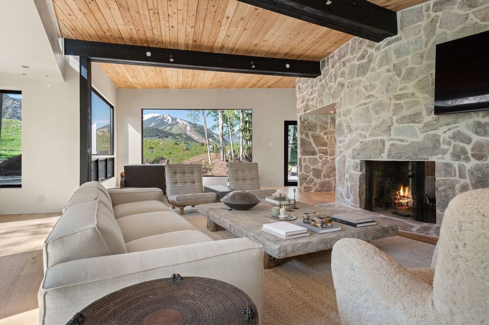 Photo of Livingroom in Red Mountain