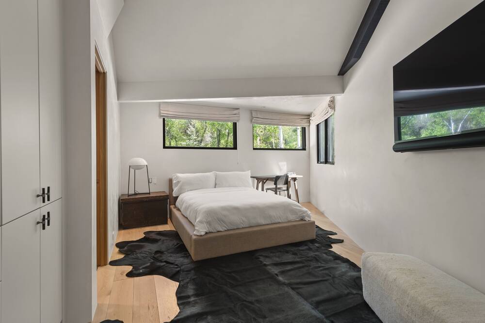 Photo of Bedroom in Red Mountain