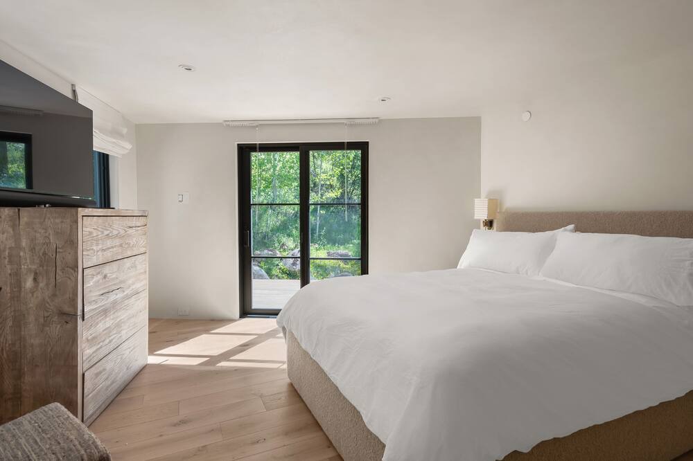 Photo of Bedroom in Red Mountain