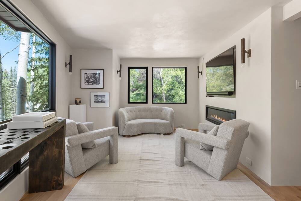 Photo of Livingroom in Red Mountain