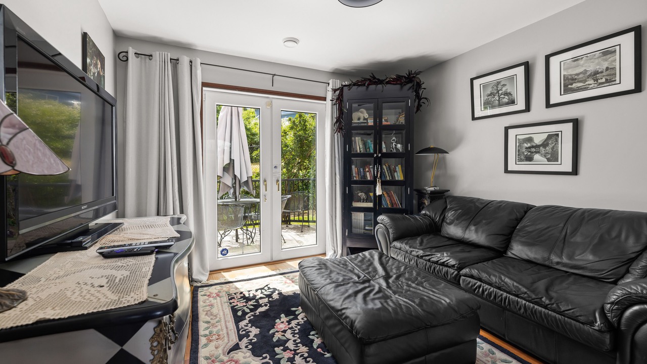 Photo of Livingroom in Colwood