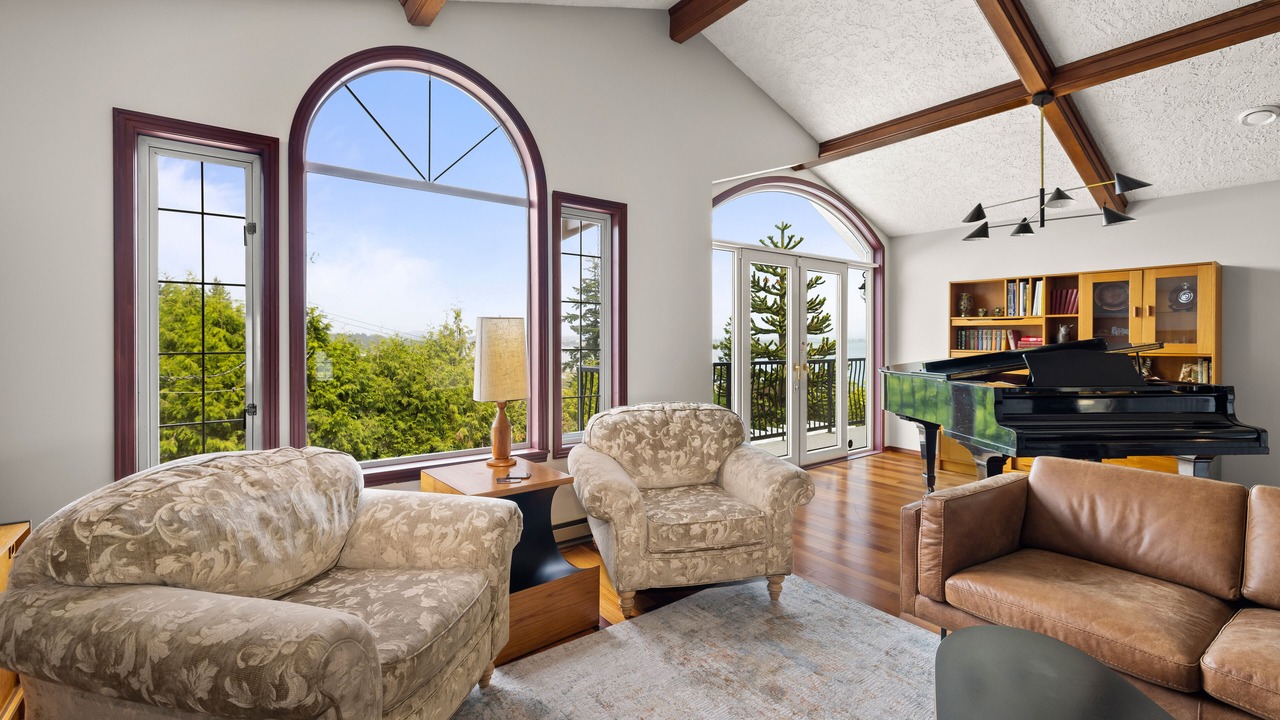 Photo of Livingroom in Colwood