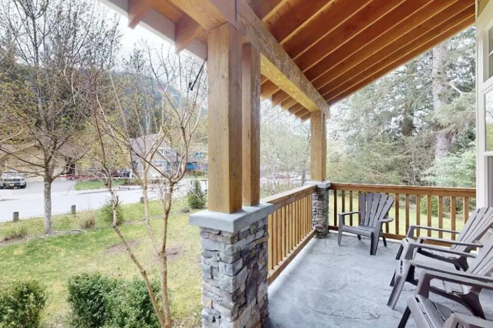 Photo of Outdoor in Brackendale