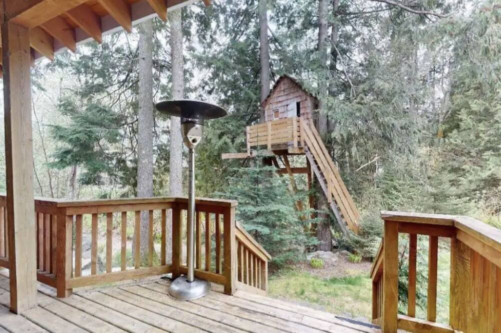 Photo of Outdoor in Brackendale