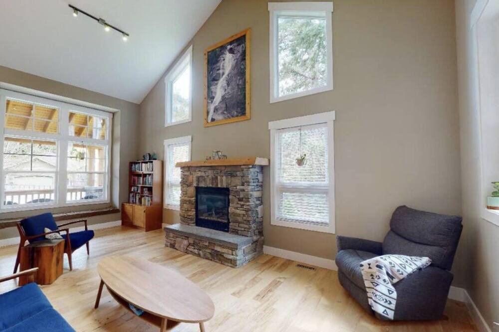 Photo of Livingroom in Brackendale