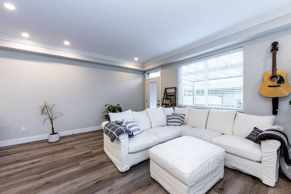 Photo of Livingroom in Crescent Beach