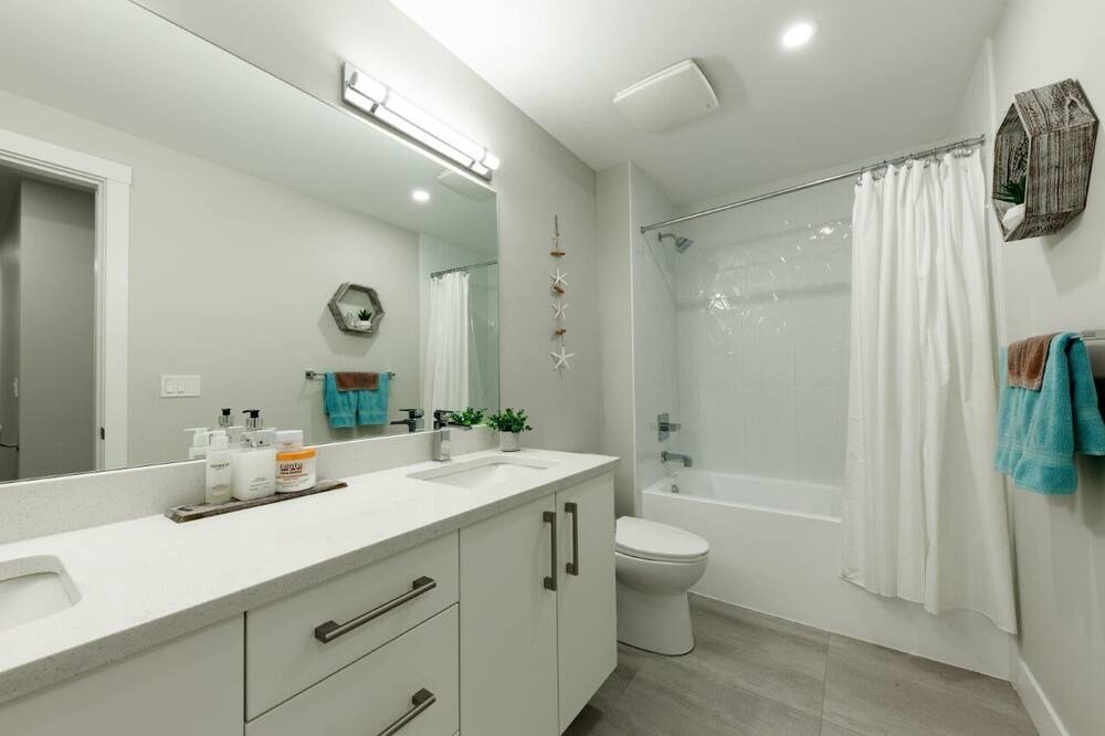 Photo of Bathroom in Crescent Beach