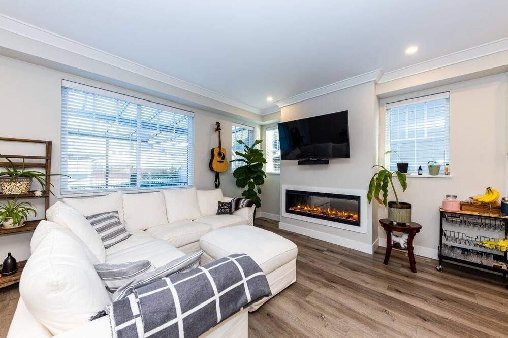 Photo of Livingroom in Crescent Beach