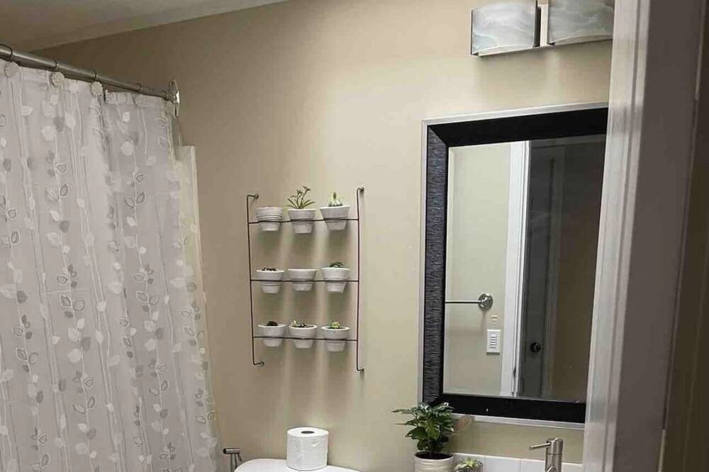 Photo of Bathroom in Anglemont