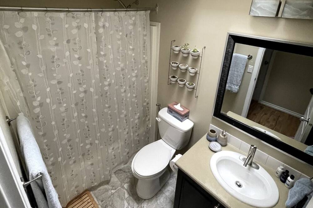 Photo of Bathroom in Anglemont