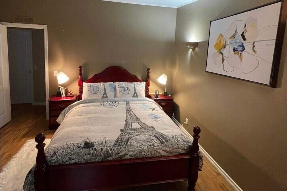 Photo of Bedroom in Anglemont