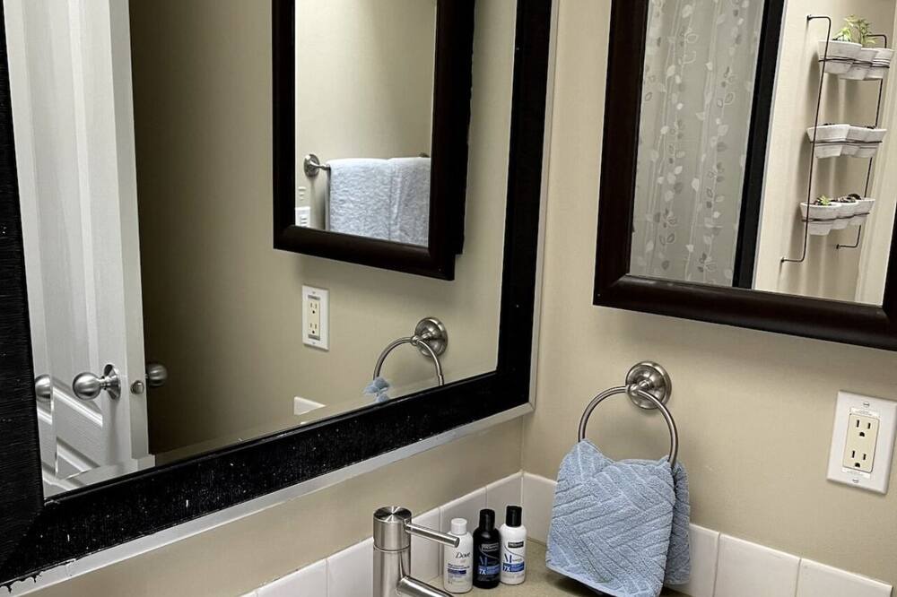 Photo of Bathroom in Anglemont