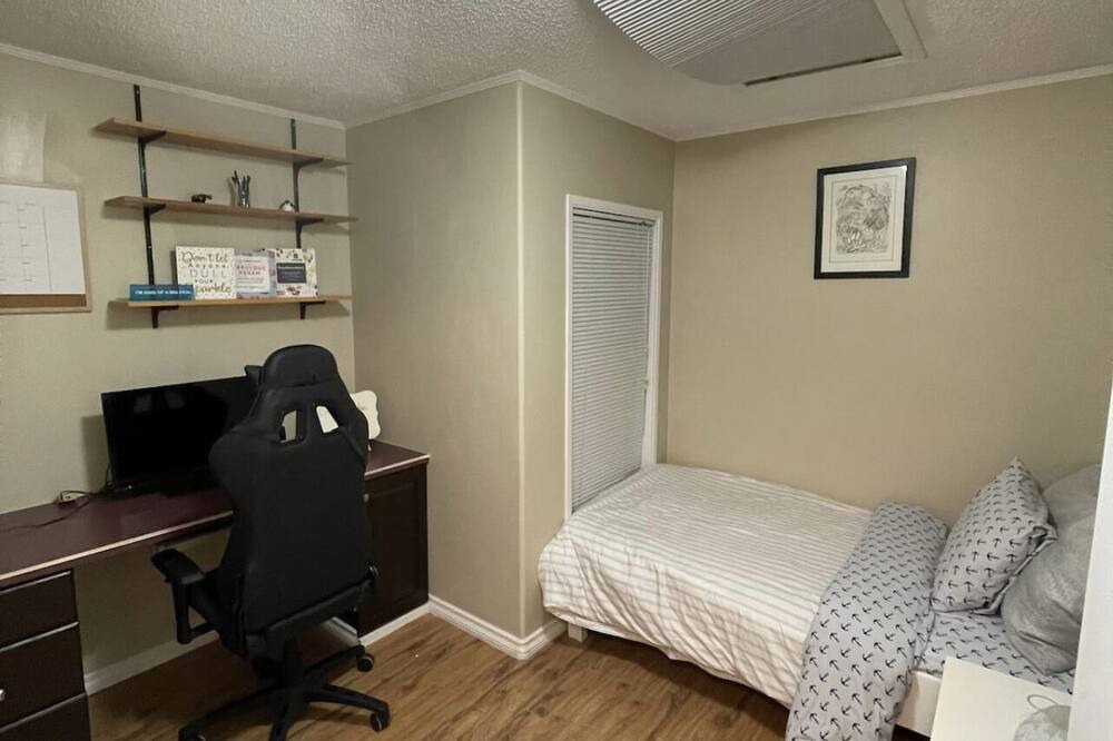Photo of Bedroom in Anglemont
