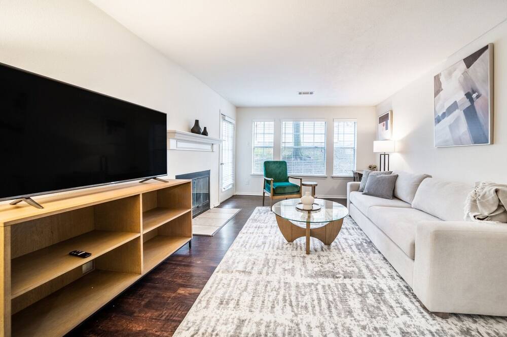 Photo of Livingroom in North Royalton