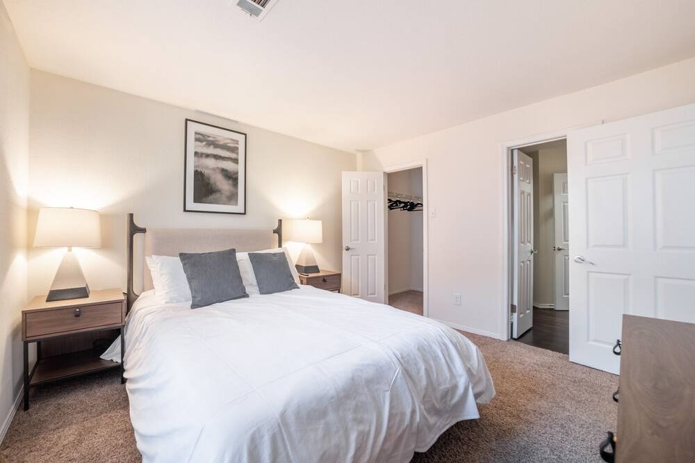 Photo of Bedroom in North Royalton