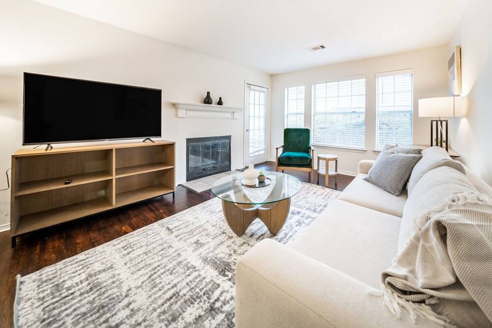 Photo of Livingroom in North Royalton