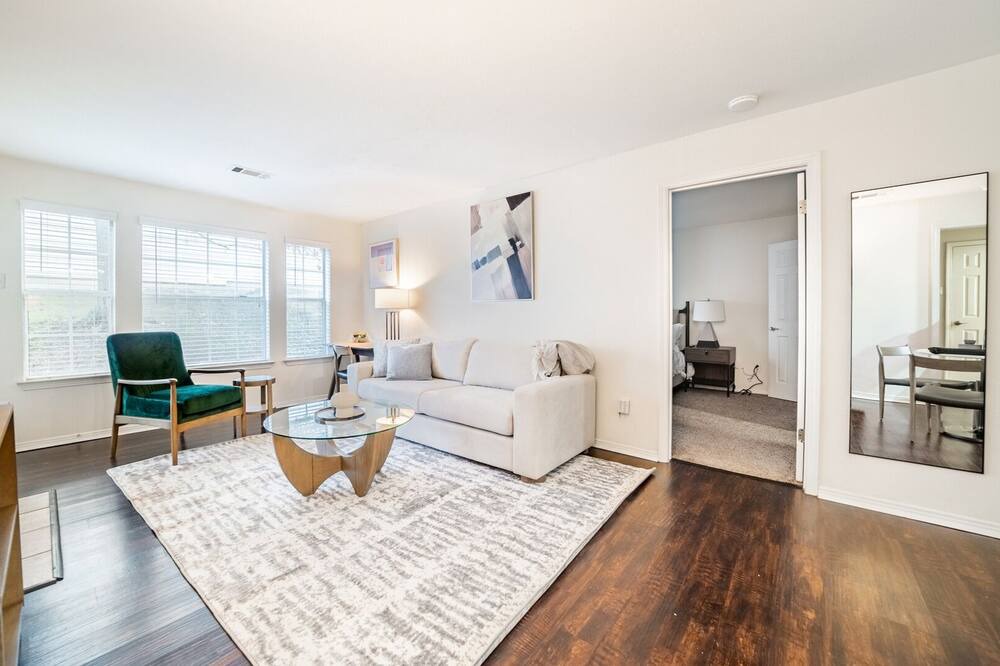 Photo of Livingroom in North Royalton