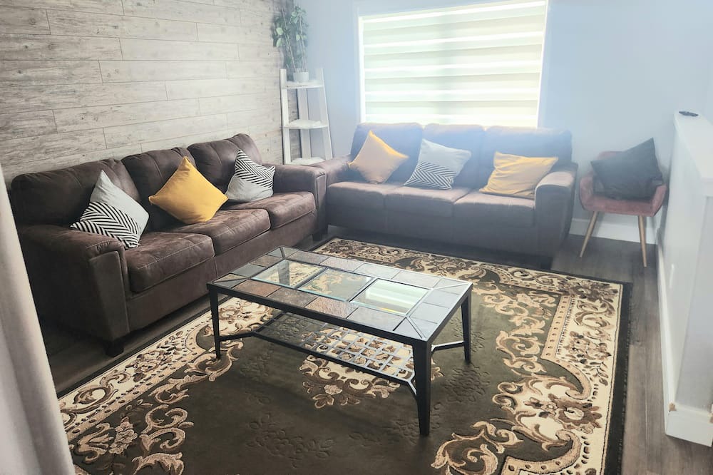 Photo of Livingroom in North Industrial